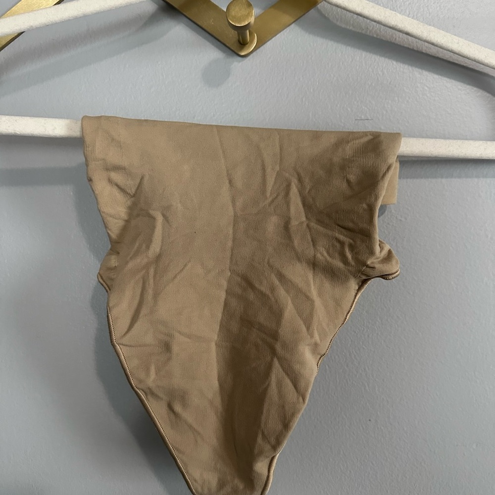 SKIMS high waisted thong shapeware small NWOT